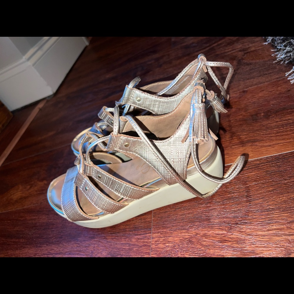 Gold Gladiator Platforms - Picture 2 of 3